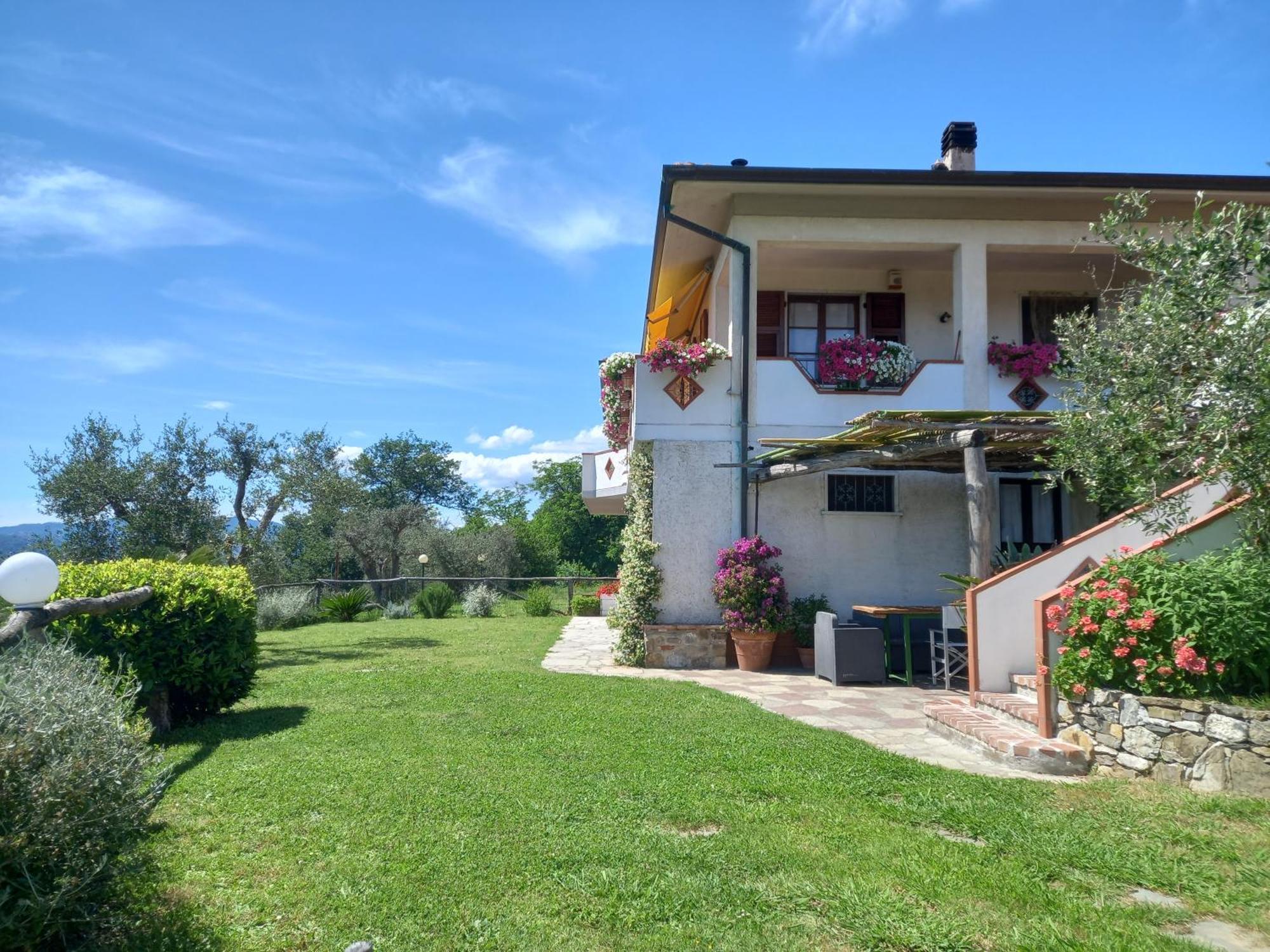 Il Colle Della Brina Hotel Сарцана Екстериор снимка