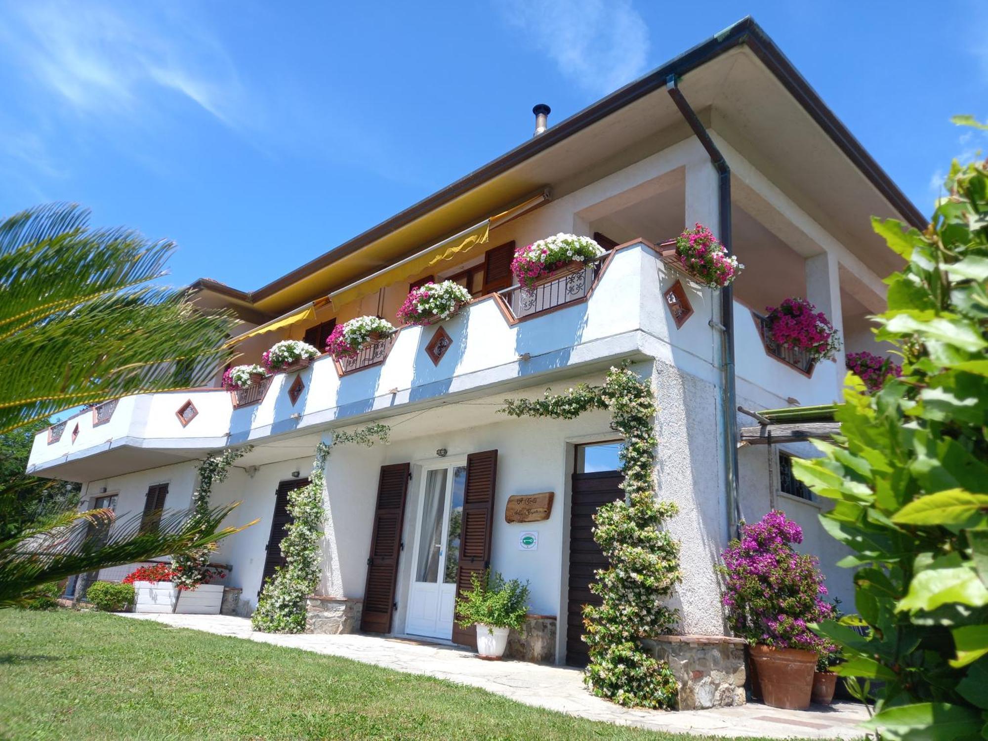 Il Colle Della Brina Hotel Сарцана Екстериор снимка